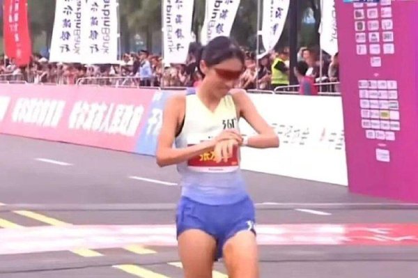 广升网 探访“最快女护士”医院，同事：本人正常值夜班，感谢领导和同事