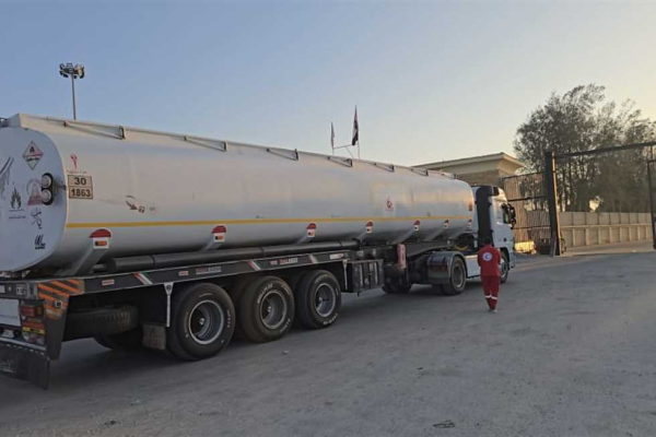 华泰优配 14辆满载燃料和天然气的卡车进入加沙地带